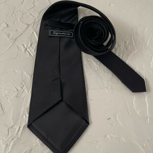 *Signature Men's Solid Black Classic Necktie